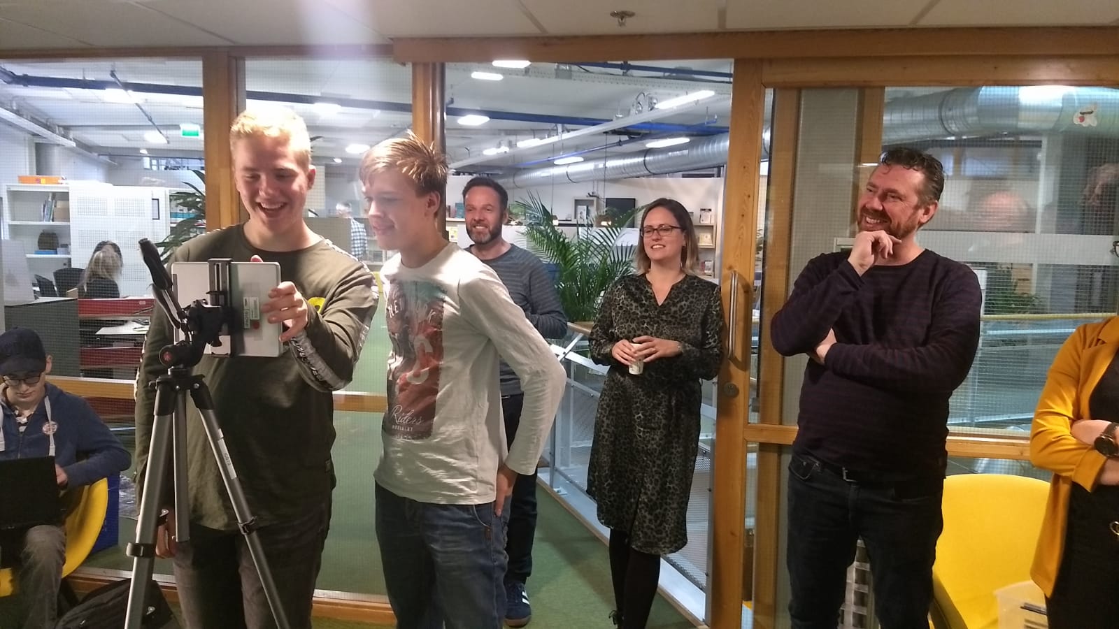 Bas en Nout bezig met het ixvo project.